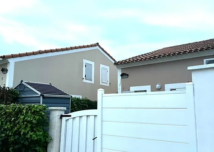 Сasa de vacaciones Bright House With Terrace In
